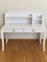 Eleganter weisser Schreibtisch mit Aufsatz  CHF 100.