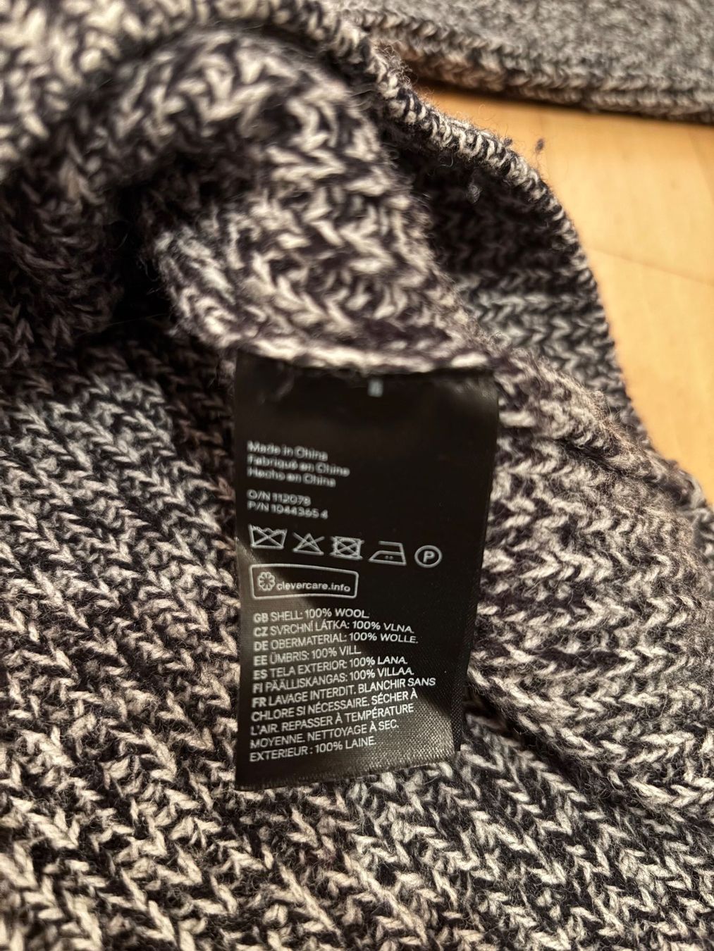 H&M Maglioni & Felpe: Kurzer moderner Wollpullover Oversize zweifarbig – Usato da St. Gallen venduto da always-a-good-buy 3