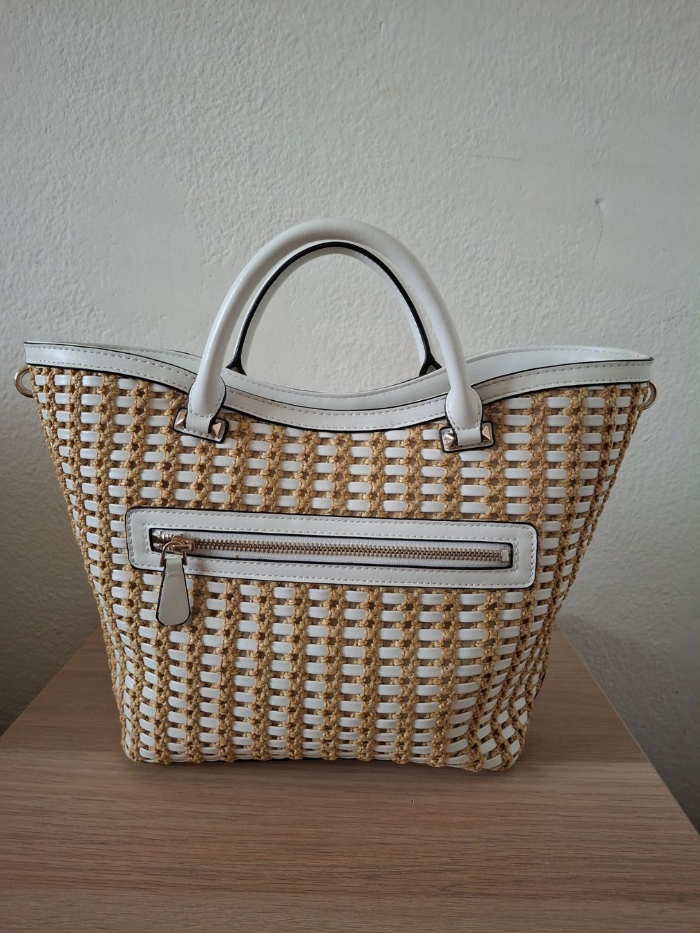 Guess Borse da donna: Guess Handtasche – Usato da Basel venduto da nat_6jsw 1