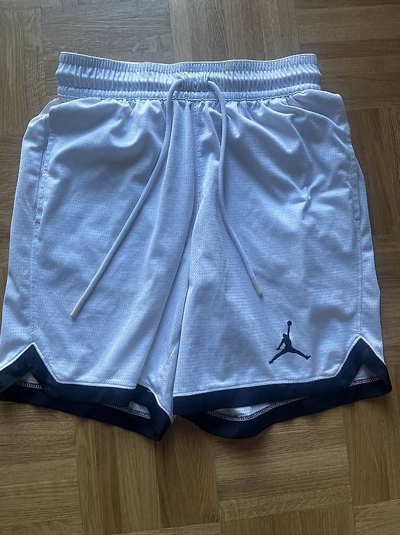 Pantaloni: Short Nike Jordan blanc taille XS – Usato da Yverdon-les-Bains venduto da car_xd5s