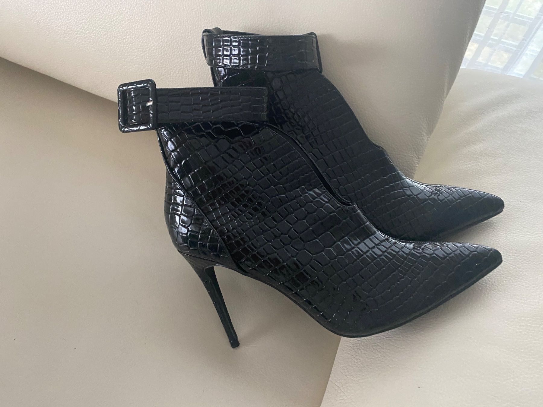 Damenschuhe: Extravaganter seltener Damen High-Heel, nero, Gr. 39 – Neu und originalverpackt aus Winkel von ferrari2022 1