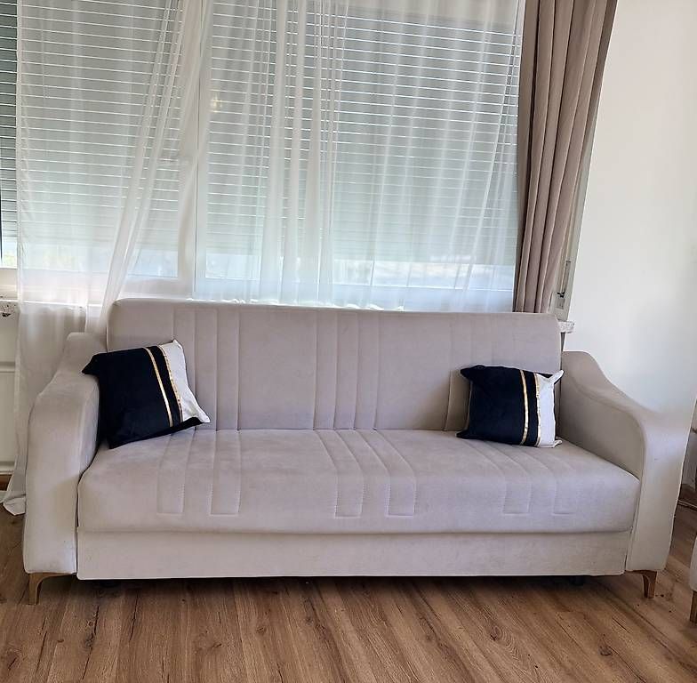 Sofas: Grau beige  Sofas mit schlaffunktion – D'occasion à Allschwil par ayl_59q5