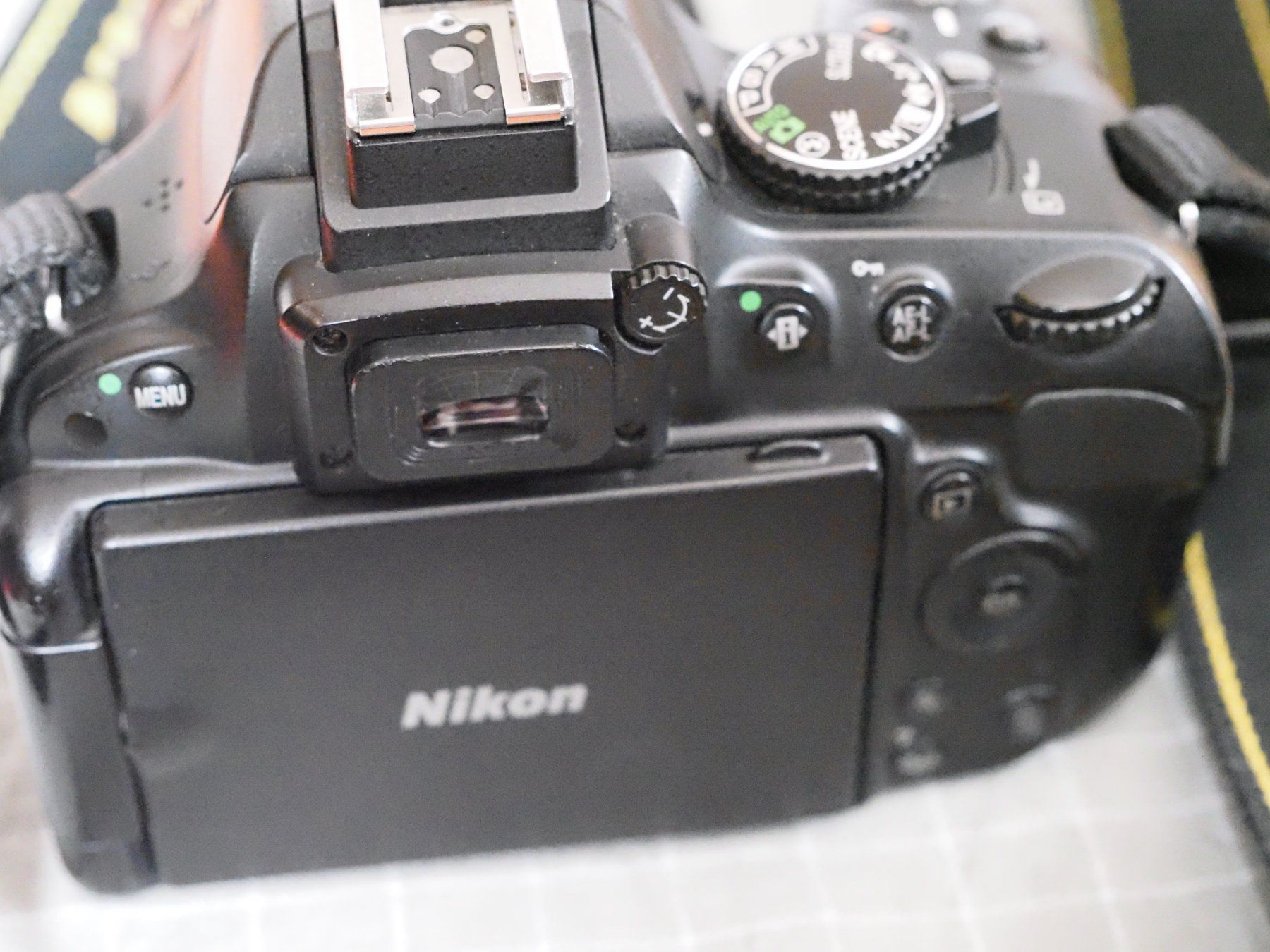Nikon Fotocamera: Nikon Kamera D5100 mit passenden Bücher – Usato da Landschlacht venduto da Ekkesir 9