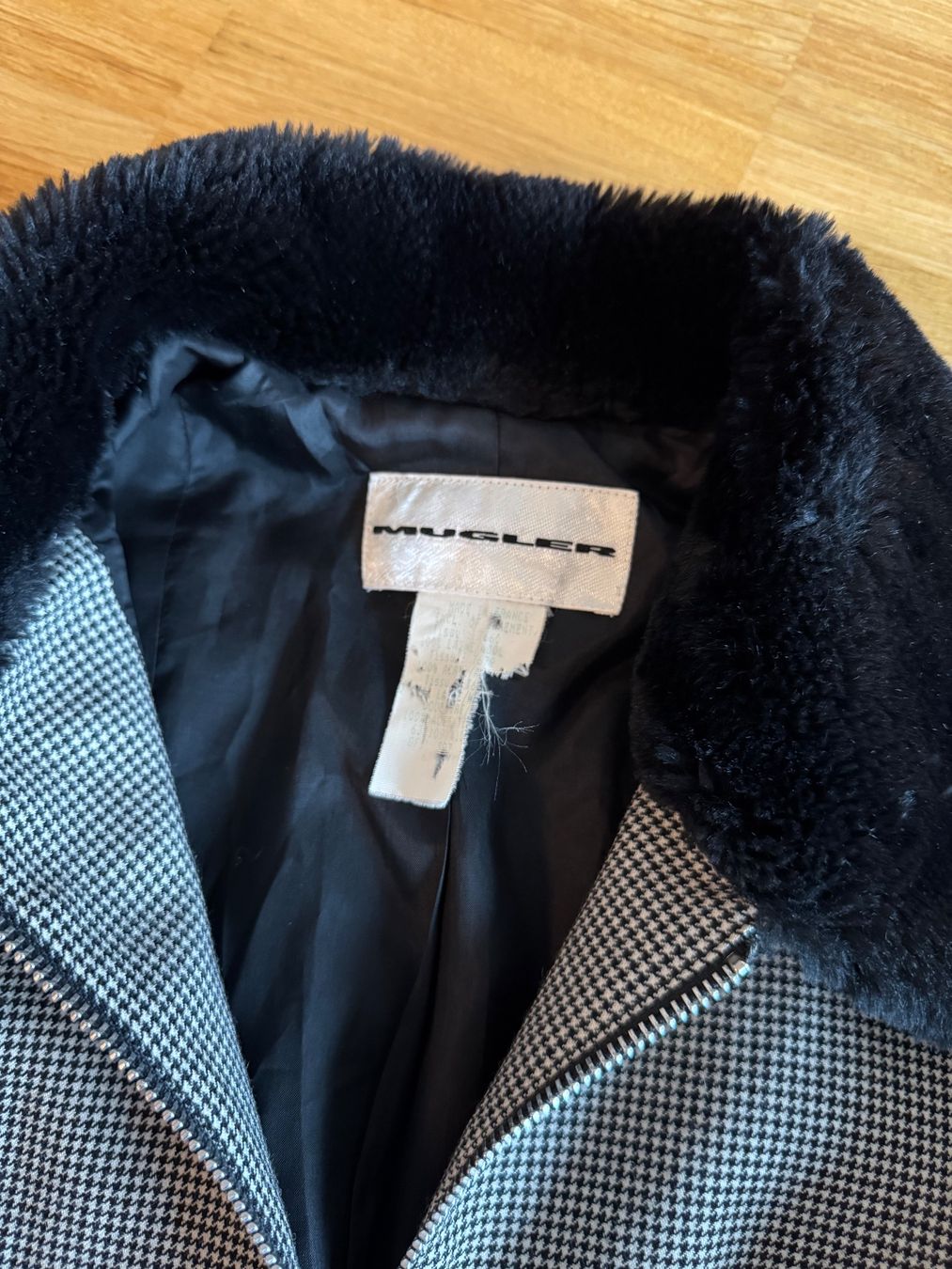 Mugler Giacche: Vintage Mugler Wool Winter Jacket – Usato da Fribourg venduto da mariedw 1