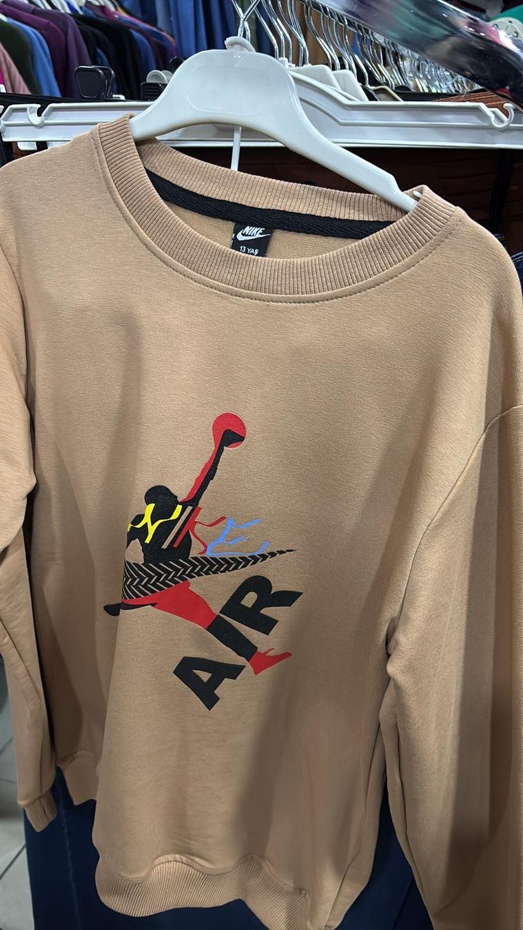 Nike Maglioni & Felpe: Nike Air Pulli 158 – Nuovo e nell'imballaggio originale da Sempach venduto da .1SecondBrands. 1