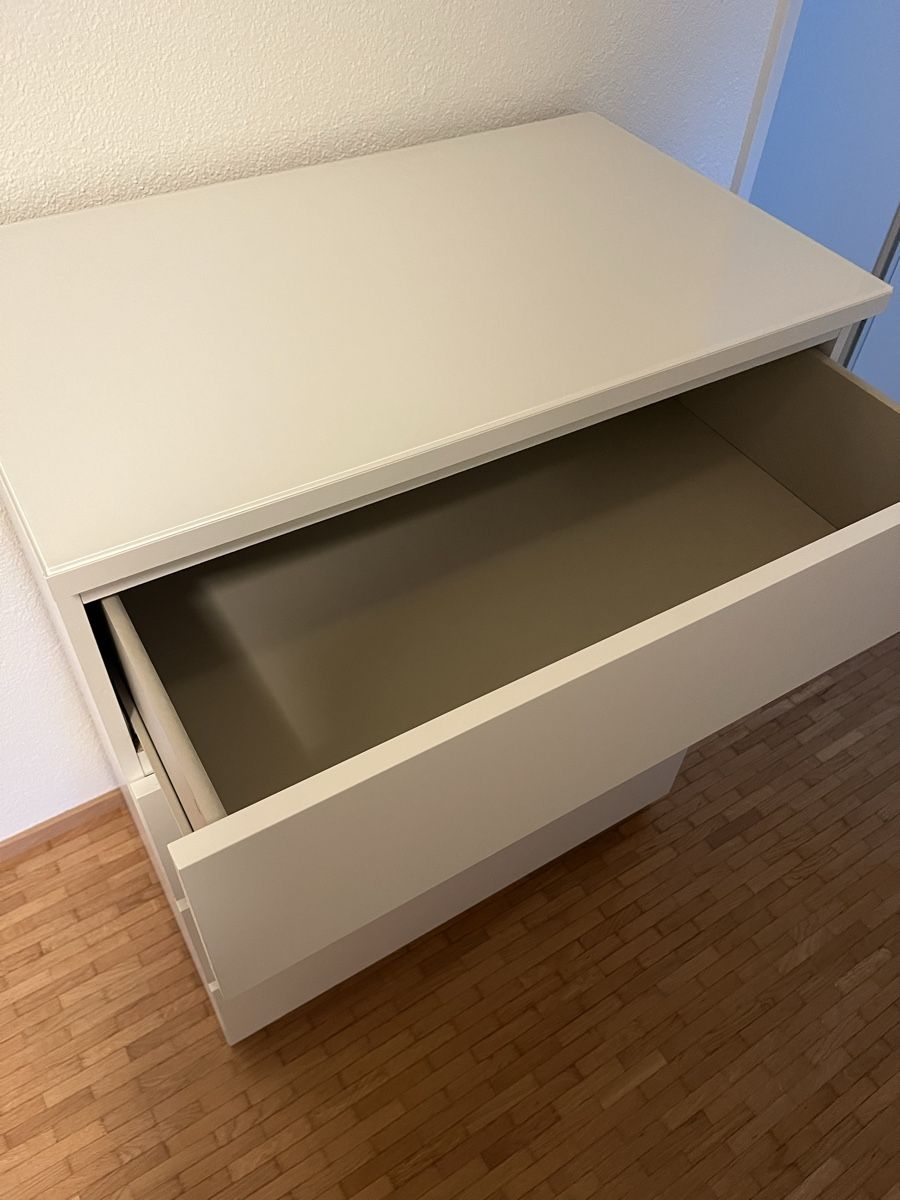 Ikea Commodes: IKEA MALM Kommode + Glasplatte weiss, 4 Schubladen – D'occasion à Jona par lau_k95h 2