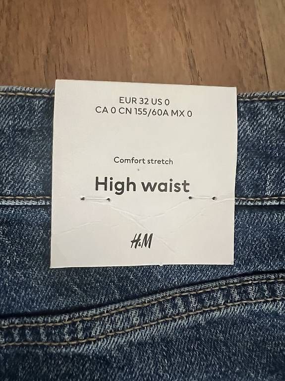 H&M Jeans: H&M Jeansshorts High Waist – Usato da Zürich venduto da aknavi 2