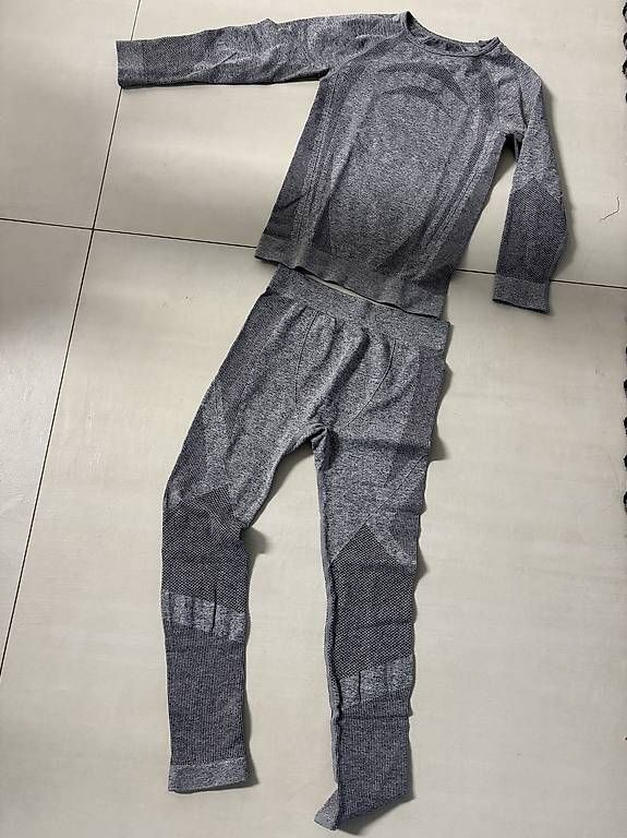 Lotti & Set di vestiti: Vestiti termici 122-128 – Usato da Cresciano venduto da Koyol