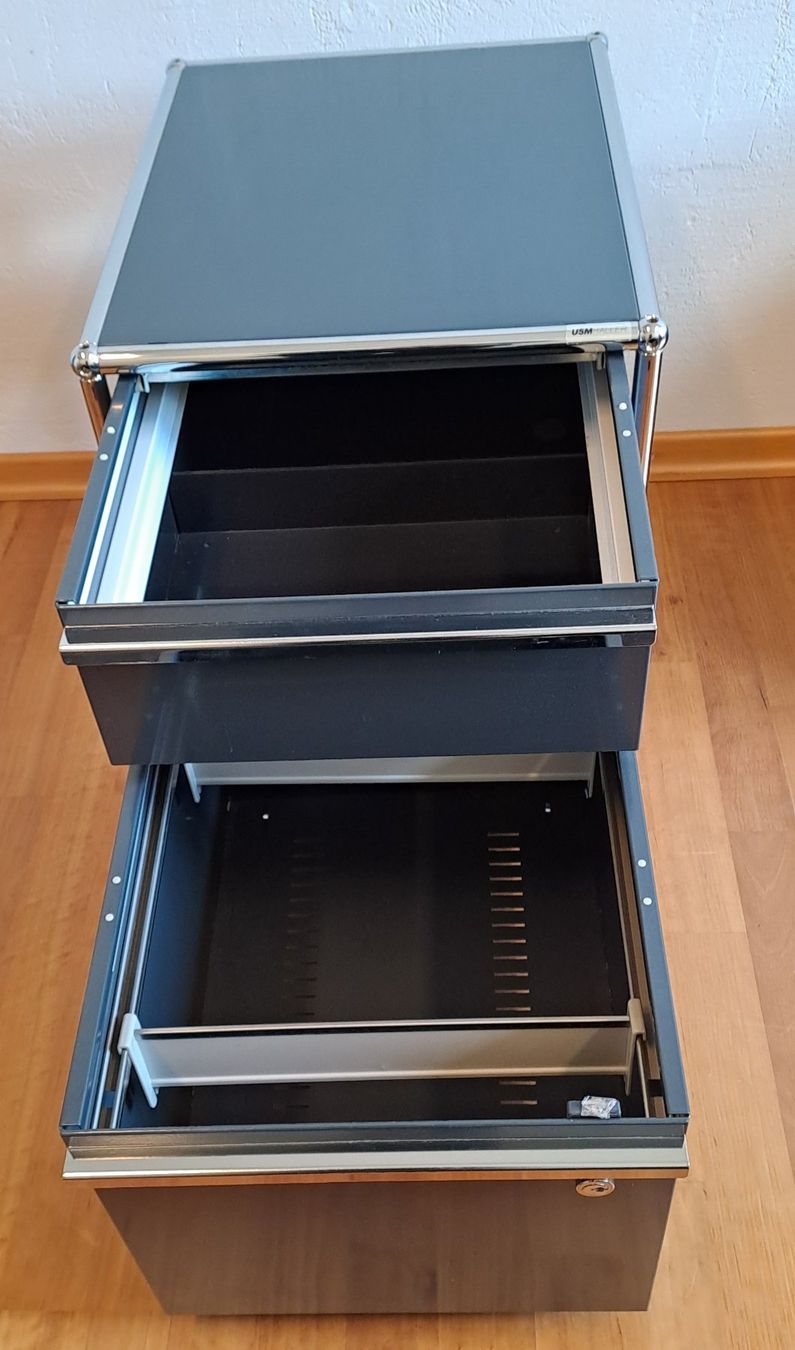 USM Cassettiere: Schöner USM Haller Container in anthrazit – Usato da Winterthur venduto da altrade 1