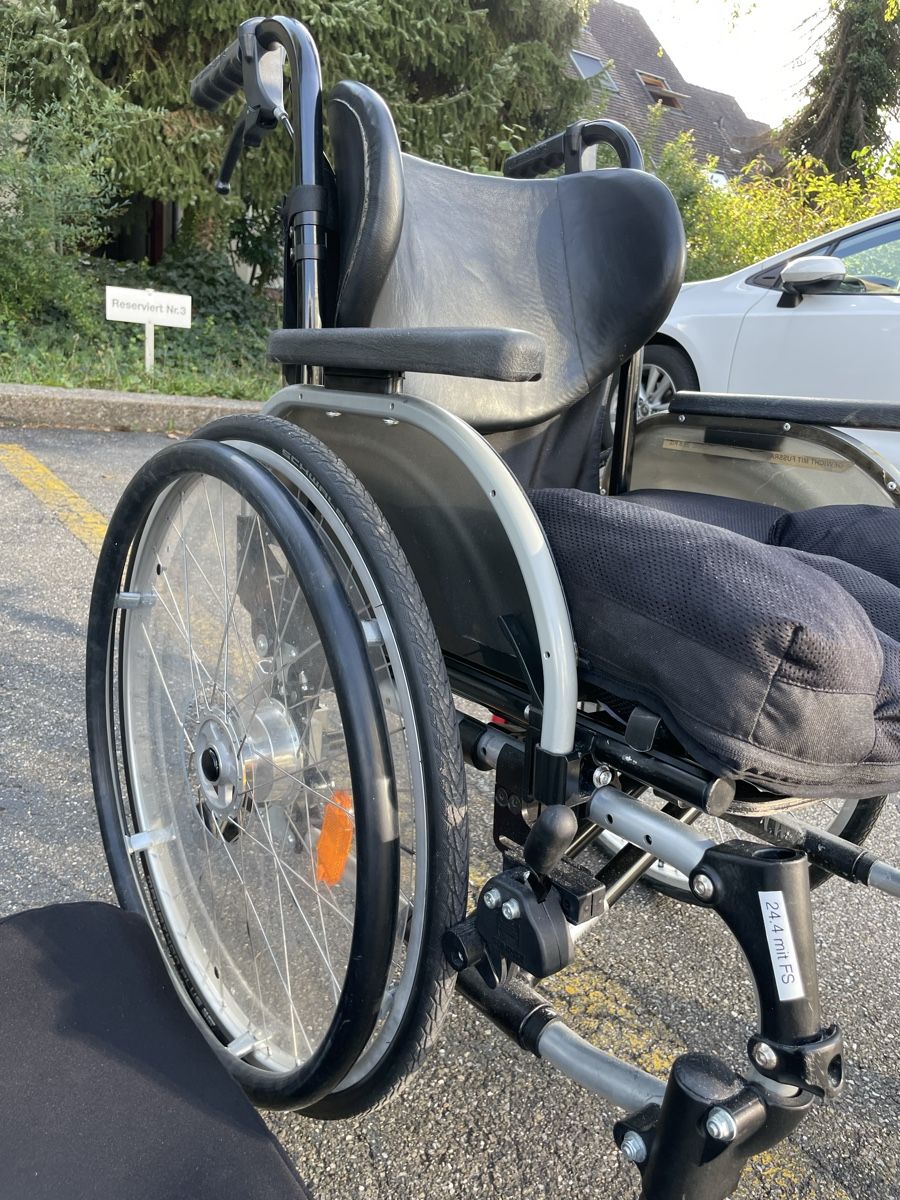Sedie a rotelle: Rollstuhl manuell gebrauchter Zustand – Usato da zürich venduto da Michelbourquin 1