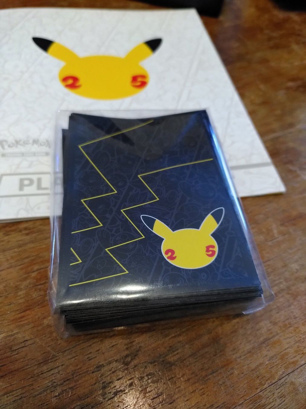 Pokémon Carte collezionabili: Pokemon - Card Sleeves - 25 Year Celebration – Nuovo e nell'imballaggio originale da Zürich venduto da alessa88
