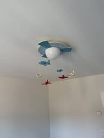 Holzlampe mit Flugzeugmotiven