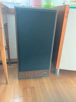 4 Studiomonitore mit Power, zwei davon sind Infinity
