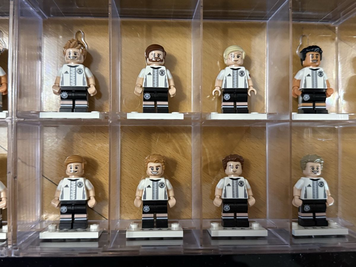 Lego Statuette: LEGO Minifiguren DFB Komplett – Usato da Schwyz venduto da Aasterix 2
