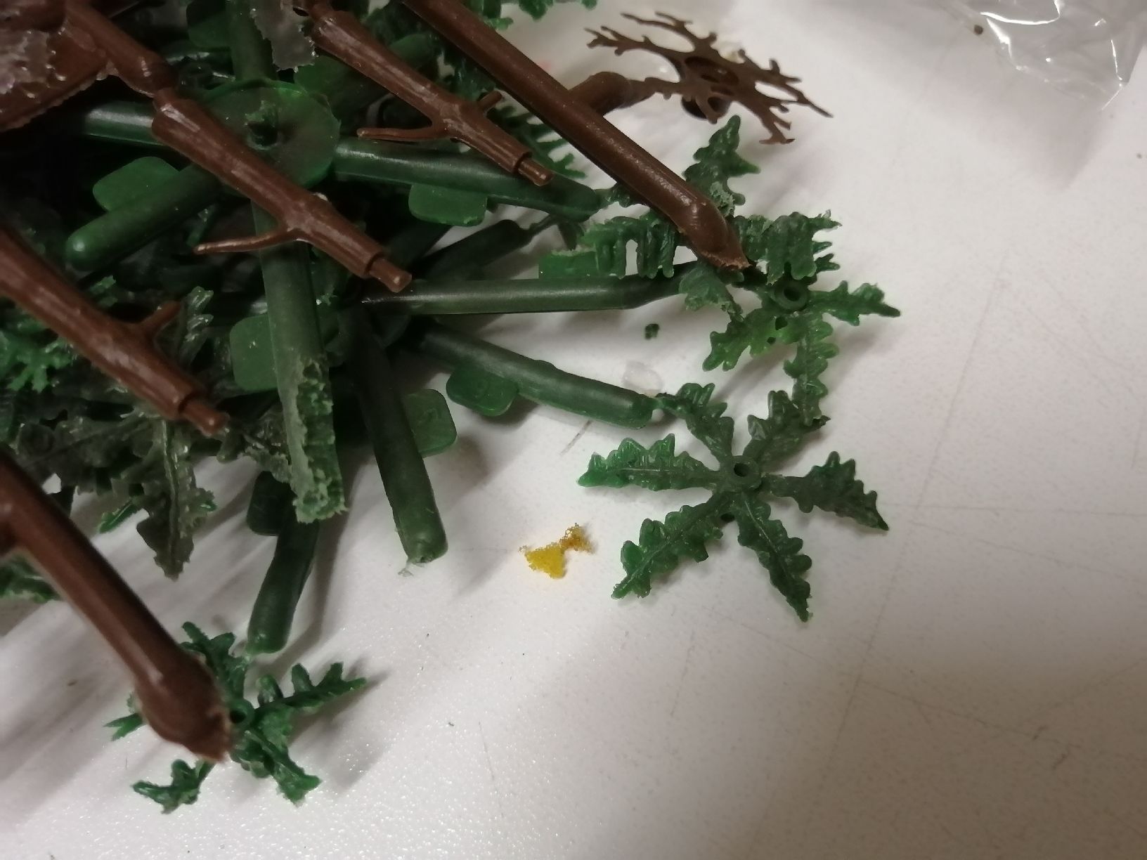 Faller Modellini di ferrovie: Faller HO, 6 sapins à construire, en plastique – Usato da Buttes venduto da Cafe2005 4