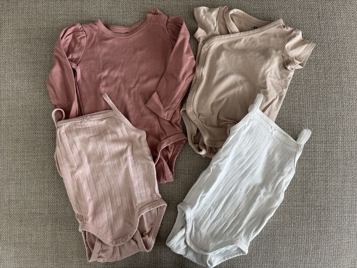H&M Lotti & Set di vestiti: H&M Baby Bodys Grösse 68 – Usato da Uster venduto da ald_zc66