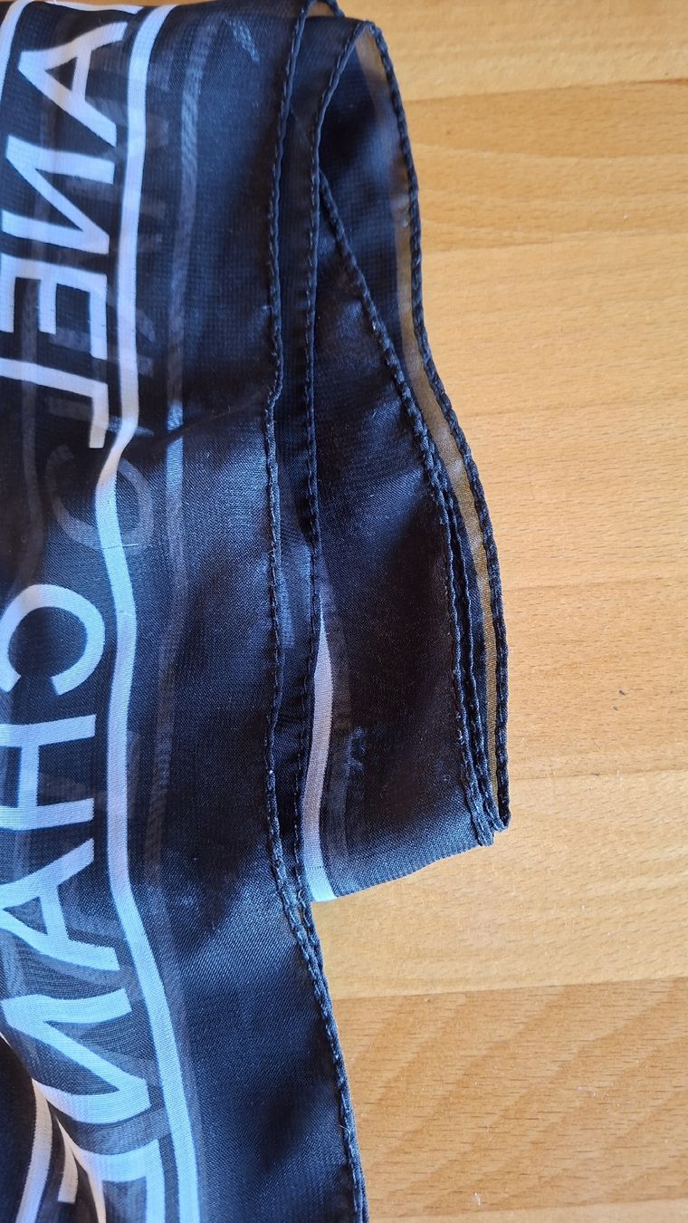 Chanel Foulards, Tücher & Schals: Chanel Foulard – Defekt aus Wünnewil von 04Blume 7