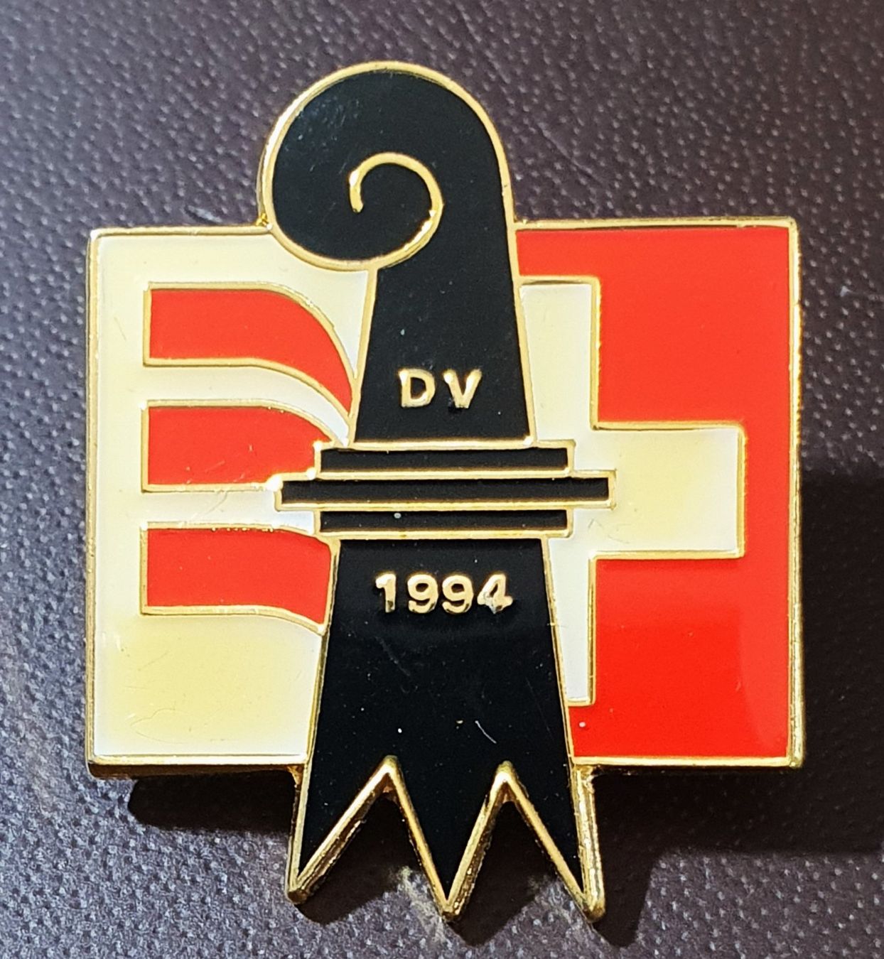 Placchette & Badge: R657 - Pin Basel Baslerstab DV 1994 – Usato da Reinach BL venduto da Boston-Verkauf