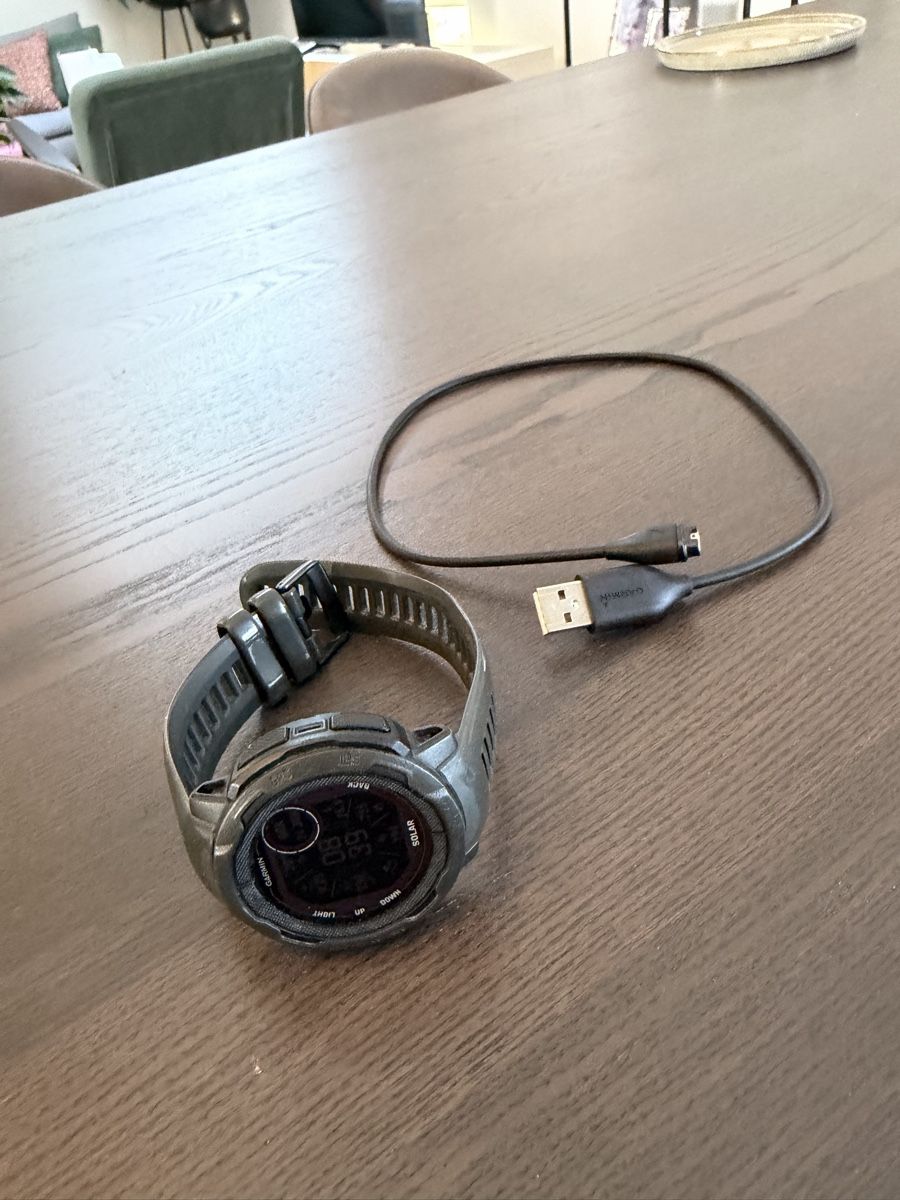 Garmin Smartwatch: Garmin Instinct 2 Solar Smartwatch with charging cable – Usato da Steinhausen venduto da bbr_kj8g 2
