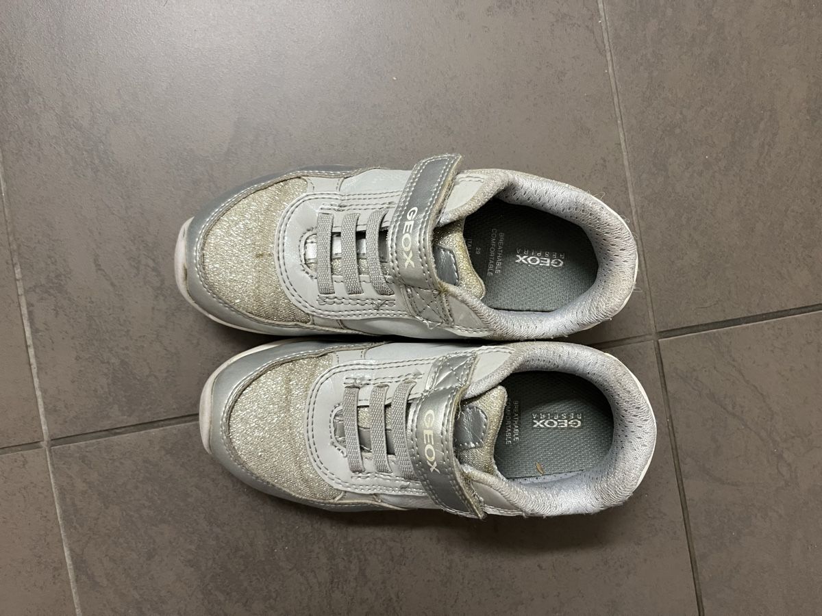Geox Scarpe per ragazze: Geox Halbschuhe Sneaker Silber 29 – Usato da Zürich venduto da Gabi_78 1