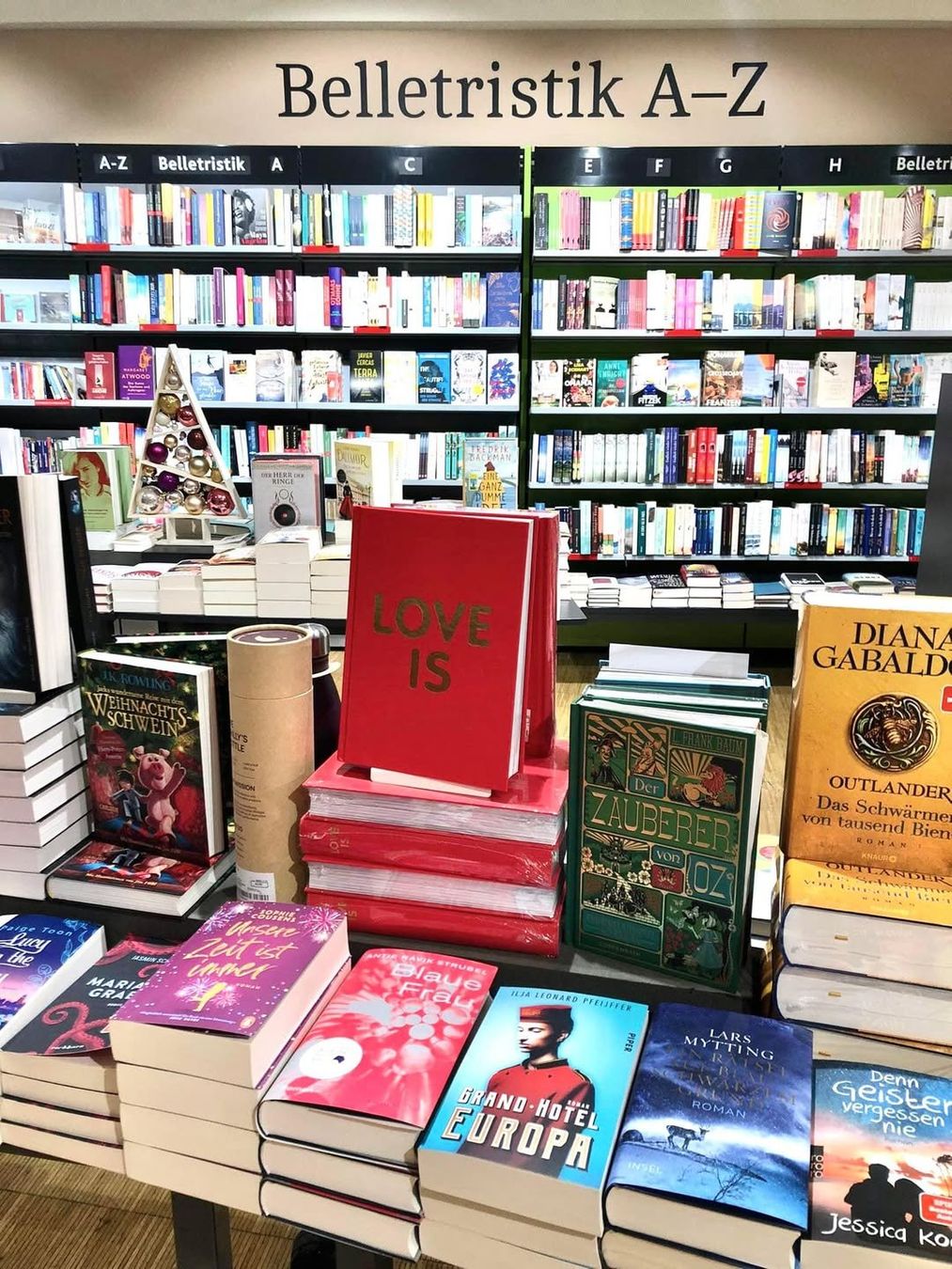 Libri: LOVE IS - DAS BUCH DER LIEBE – Nuovo e nell'imballaggio originale da Zürich venduto da ext_9yq9 1