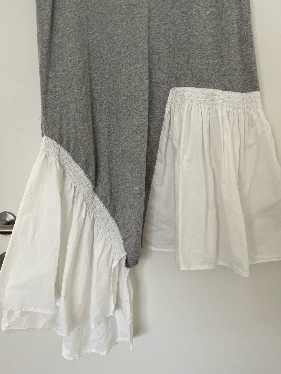 Robes: Freizeitkleid, One Size, Farbe grau/weiss – D'occasion à Triesen par dardaleni 1