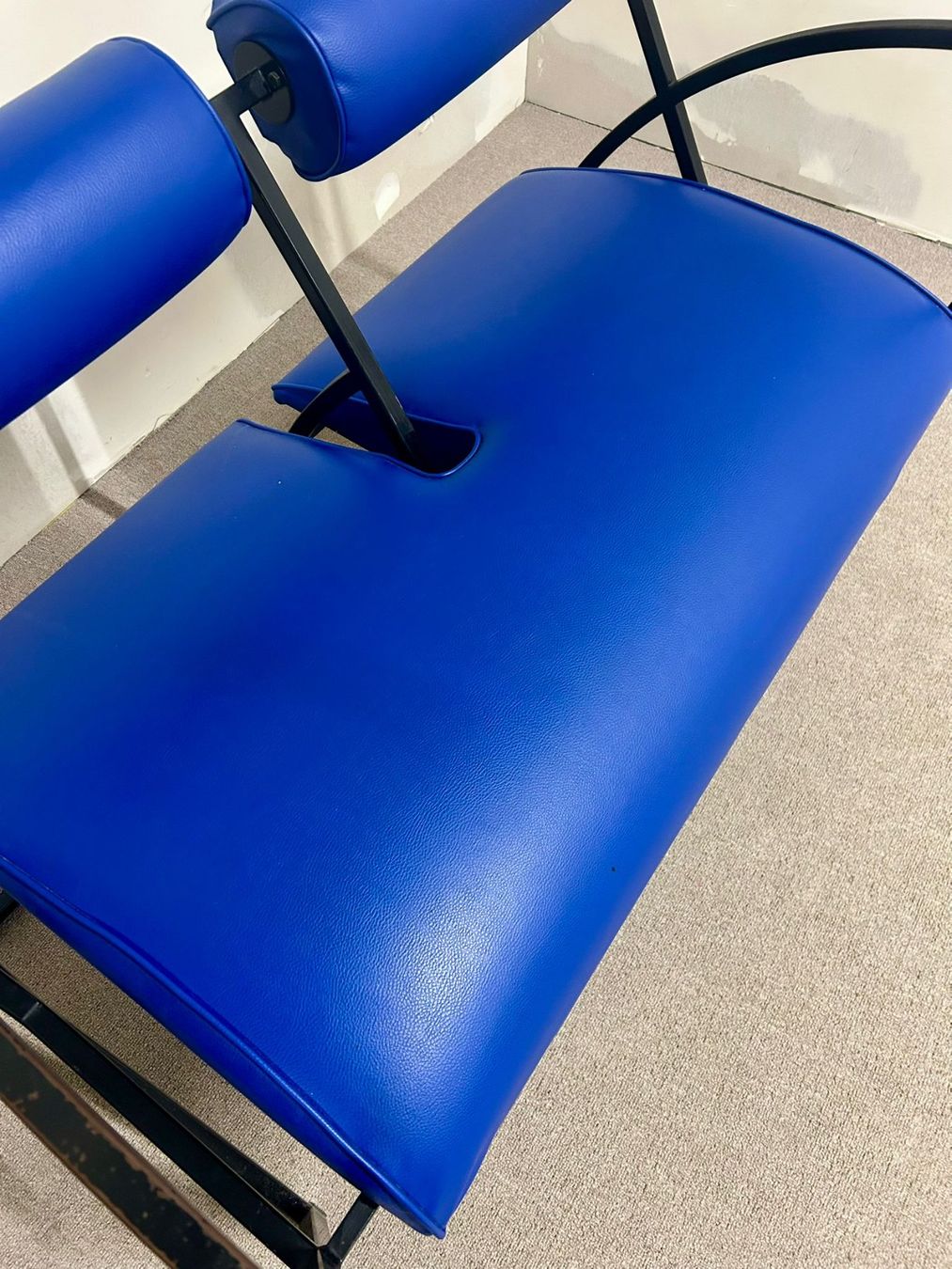Divani: Blaue Designer Couch, Sofa, Bank 2-plätzig, Metallgestell – Usato da Rickenbach ZH venduto da Insider-Boerse 2