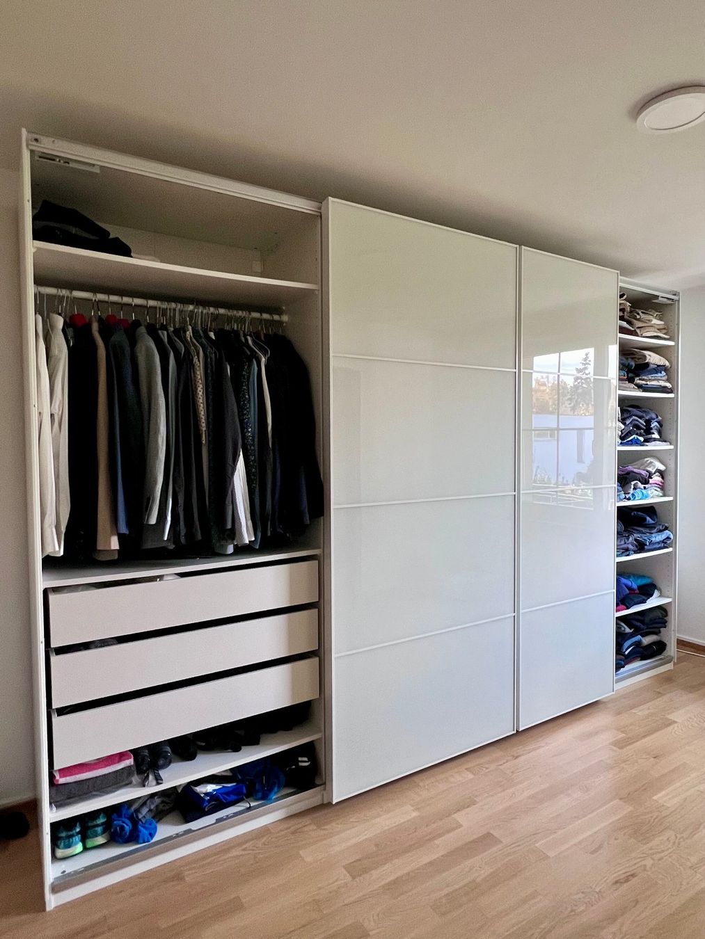 Ikea Armadi: Grosser Kleiderschrank – Usato da Basel venduto da ROBARTUS 1