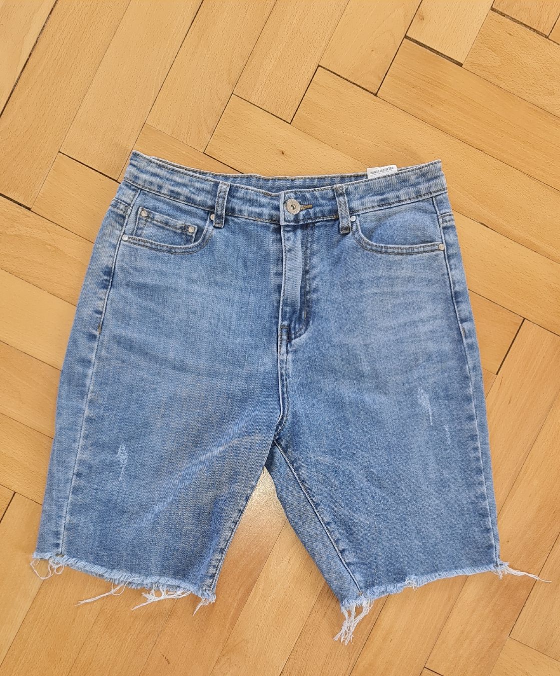Jeans: Bermudas Jeanshose Gr. M – Usato da Kriens venduto da ..stx..
