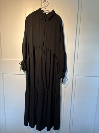 Schwarzes Maxikleid mit Kragen, Gr. xl, für den Sommer, CHF 
