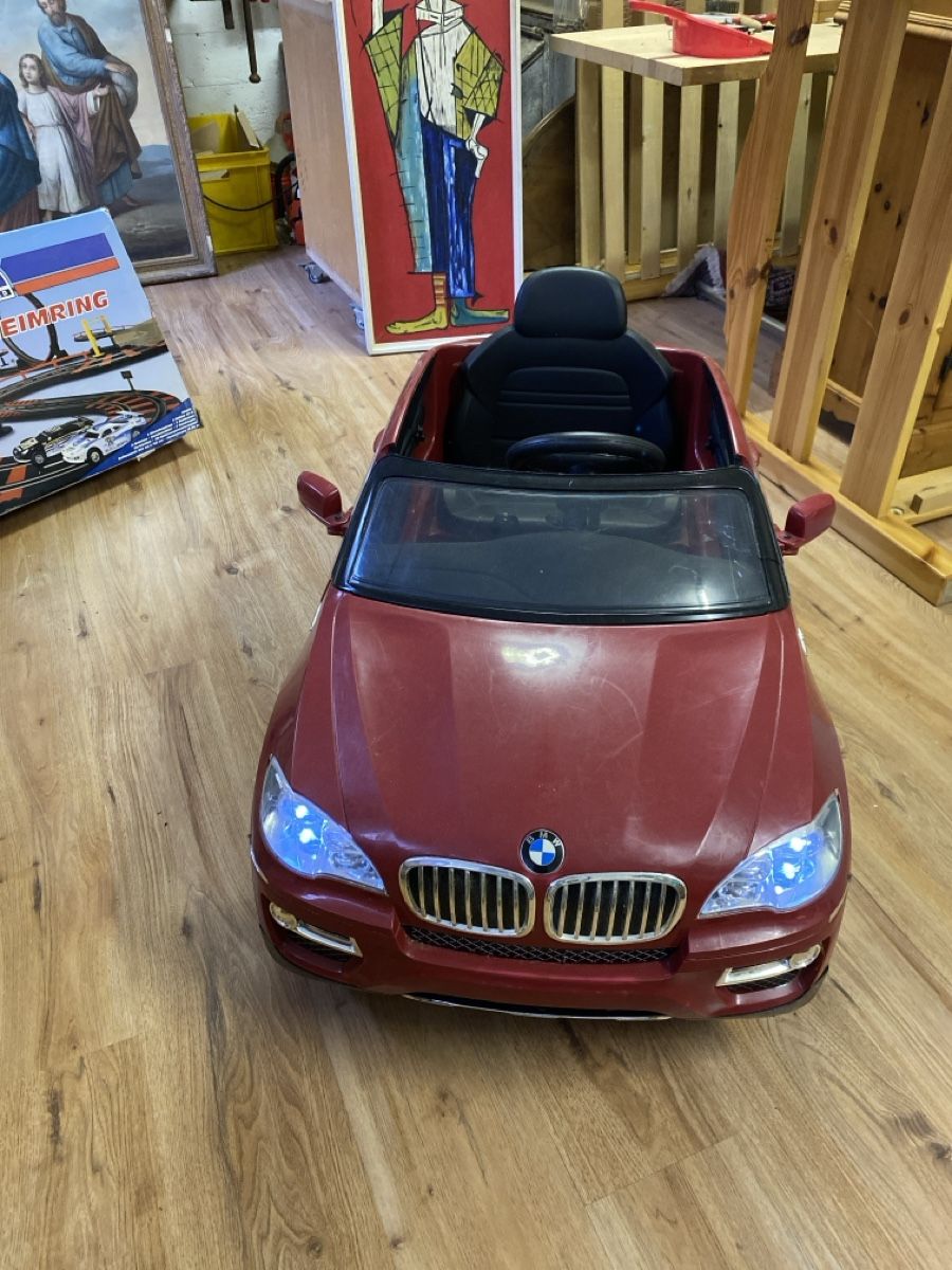 BMW Veicoli per bambini: Kinder Elektroauto BMW X6 Rot – Usato da sursee venduto da trilli-tralli 1