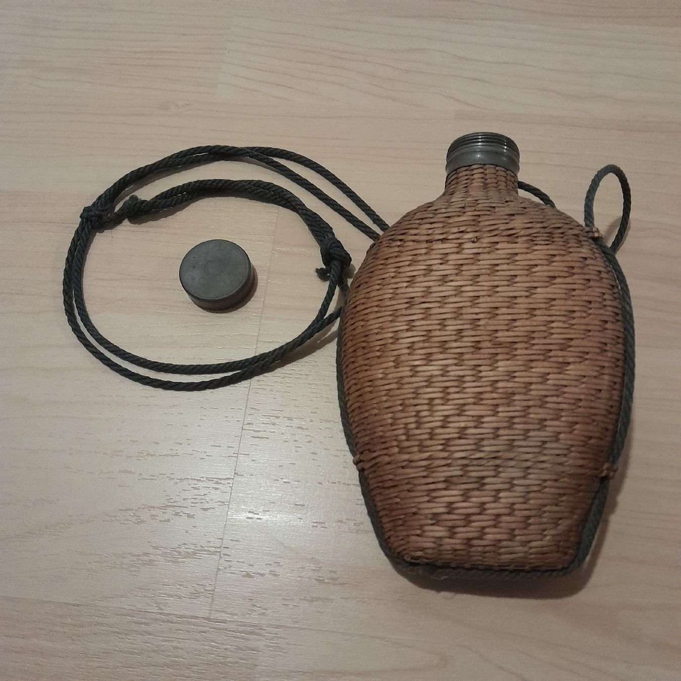 Attrezzatura & Pezzi di ricambio: Antike Feldflasche, Korbgeflecht, Glas – Usato da Knutwil venduto da Kompex