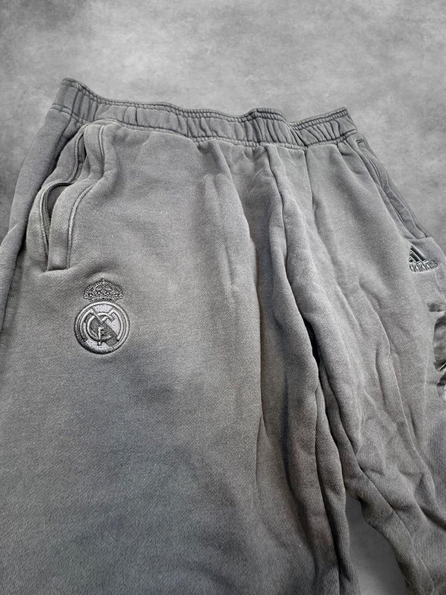 Adidas Pantaloni: Adidas Real Madrid sweatpants – Usato da Erlinsbach SO venduto da TogaResell 1