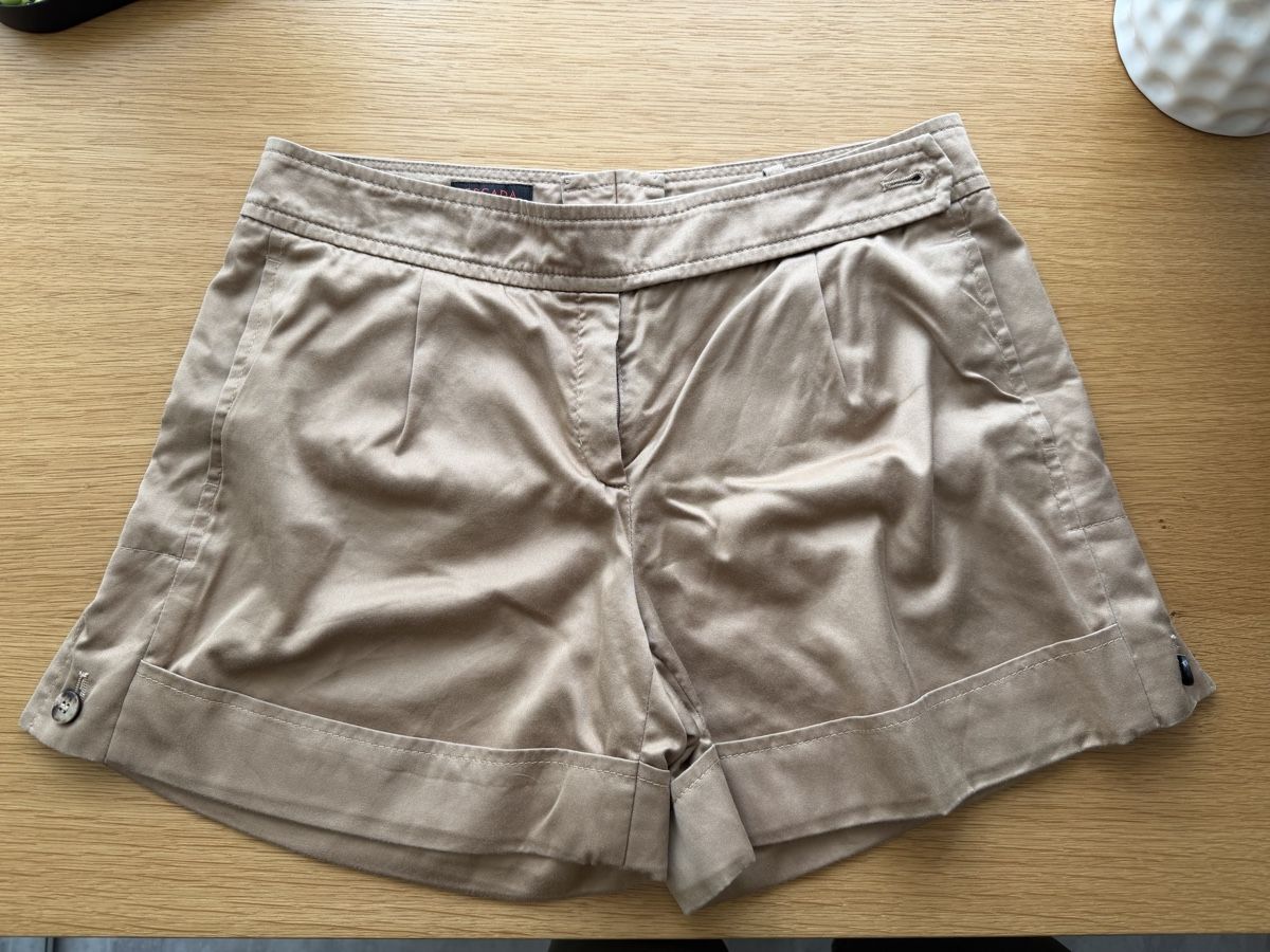 Escada Pantaloni: ESCADA Beige Shorts, Size 36 – Usato da Kirchberg SG venduto da deeann