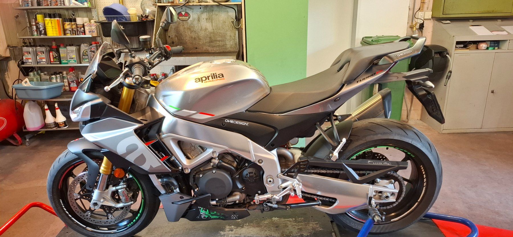 Aprilia Strasse: APRILIA Tuono V4 1100 – Gebraucht aus Reichenbach i. K. von sugifranz