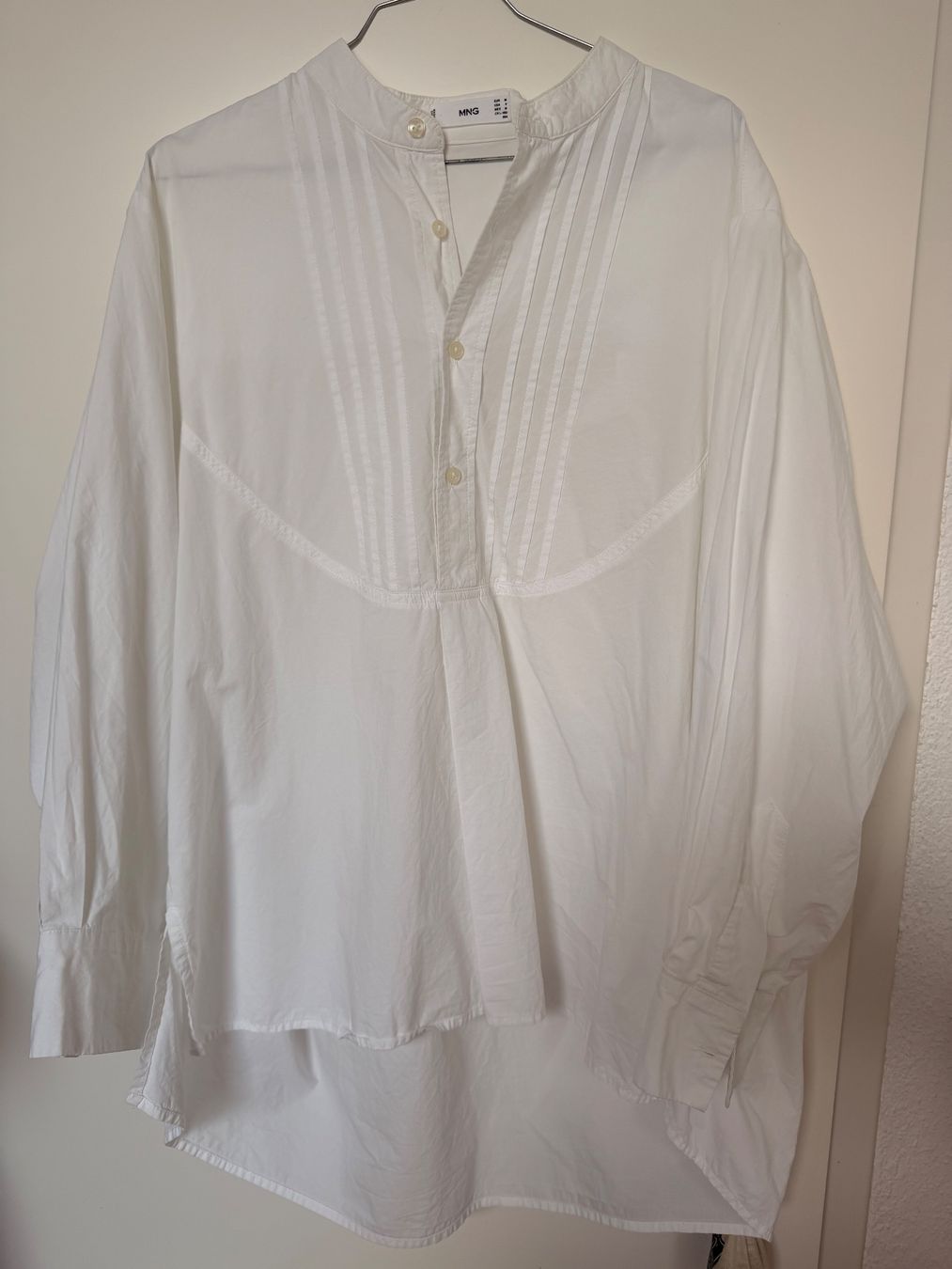 Mango Blusen: Oversize-Hemd mit langen Ärmeln - Marke: MNG - Grösse: M – Gebraucht aus Würenlos von Abracadabra26