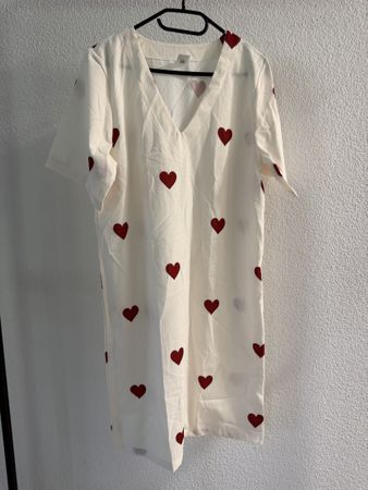 Kleid weiss mit roten Herzen V-Ausschnitt S