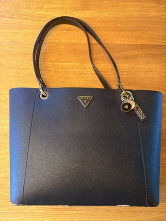 Guess Handtasche – Schwarz