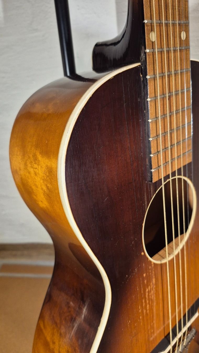 Strumenti musicali: Antike Parlor Gitarre Levin 60 1946 – Usato da Winterthur venduto da NorrSydGuitars 7
