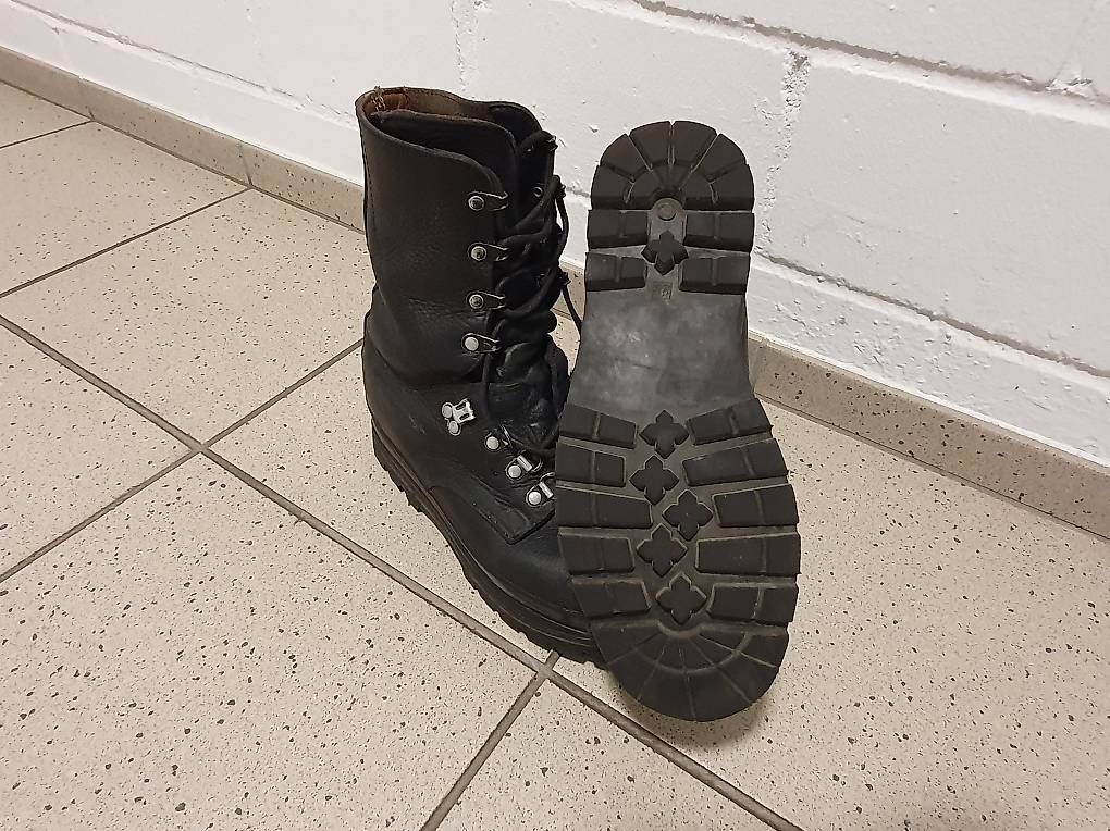 Scarpe da uomo: Kampfstiefel, Grösse 42 – Usato da Romanshorn venduto da chr_ffc5 1