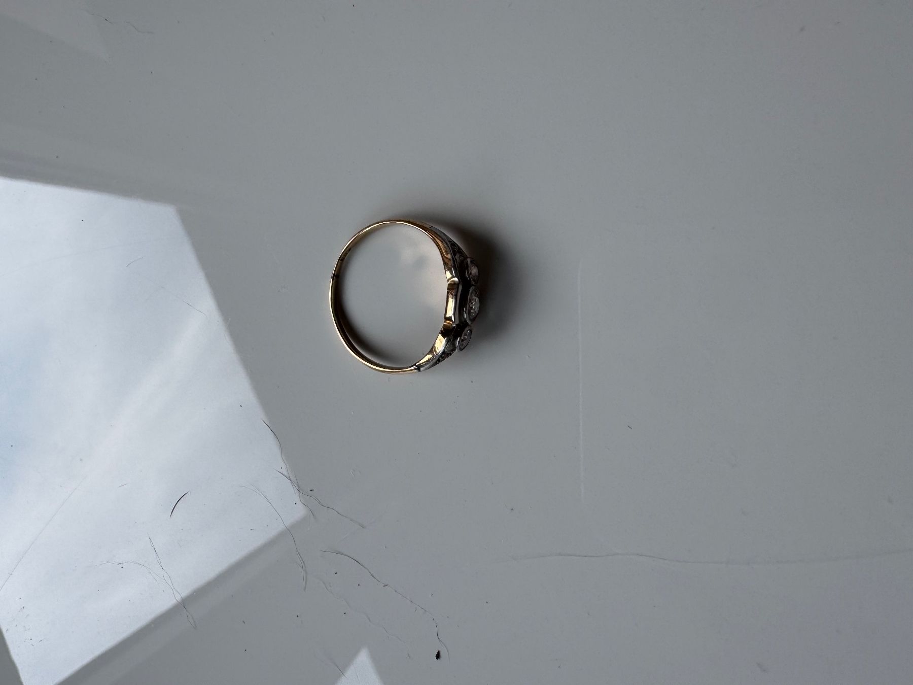Anelli: Antiker Goldring mit 3 Diamanten – Usato da Zürich venduto da nad_8tc8 8