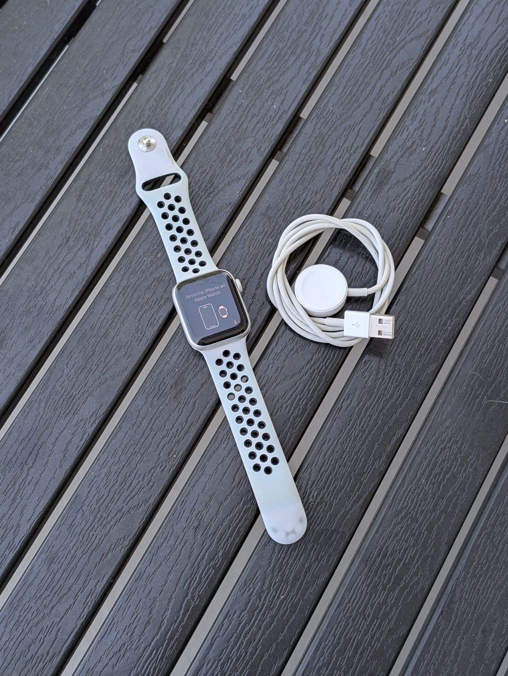 Apple Smartwatch: Apple Watch Series 4 (Nike Edition) – Usato da Gümligen venduto da yasko_s1907