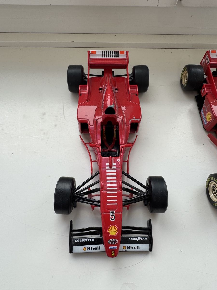 Ferrari Modellini d'auto: 2x Ferrari Formel 1 Modellautos 1:24 – Usato da Wil SG venduto da IozzoL 3