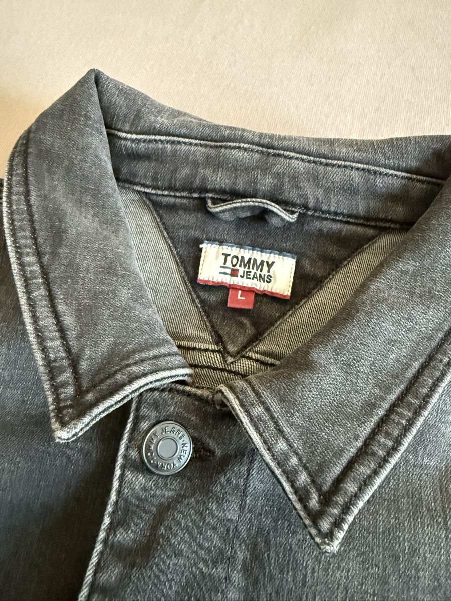 Tommy Hilfiger Giacche: Tommy Hilfiger Jacke Jeans Grösse L – Nuovo (secondo la descrizione) da Winterthur venduto da GinaMila 1
