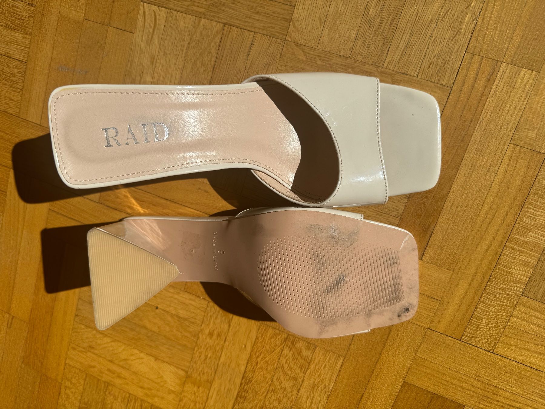 Scarpe da donna: Talons semi mules beiges – Usato da Montreux venduto da Izapechee 2