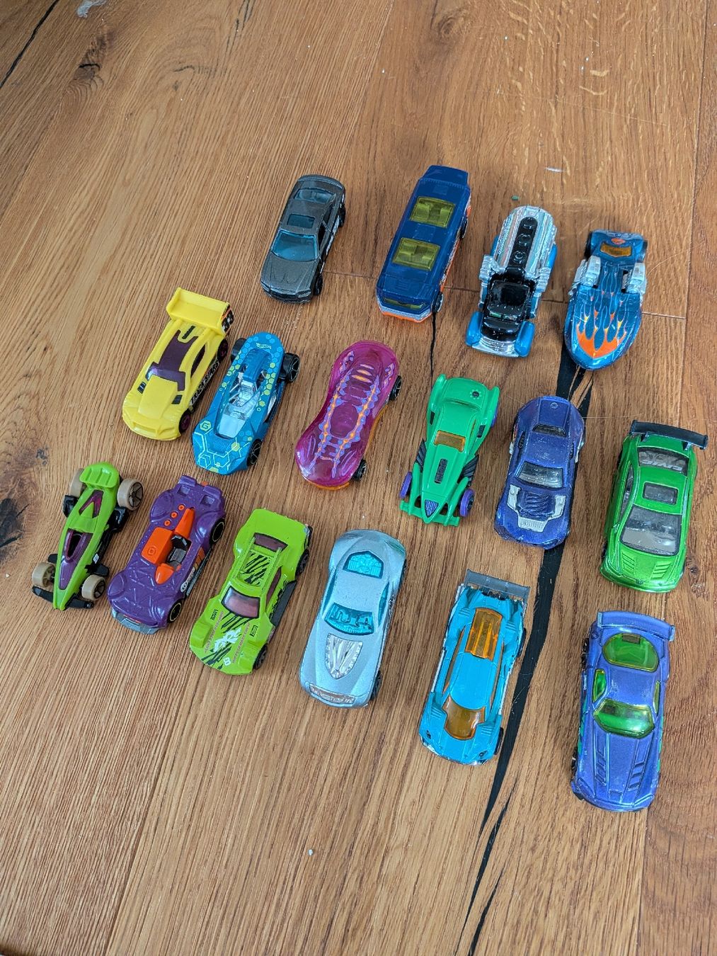 Hot Wheels Modellini d'auto: Grosses HotWheels Set Auto – Usato da Wald ZH venduto da rammyly