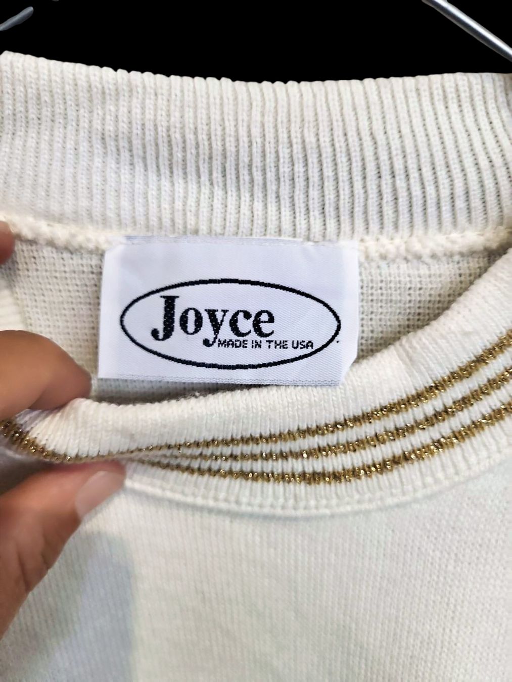 Pullover & Sweatshirts: Joyce Weißer Pullover mit Goldbesatz - Hergestellt in den – Gebraucht aus Zug von vinokilo 4