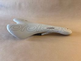 Sehr leichter weisser Prologo c.one50 Sattel 161g Titan