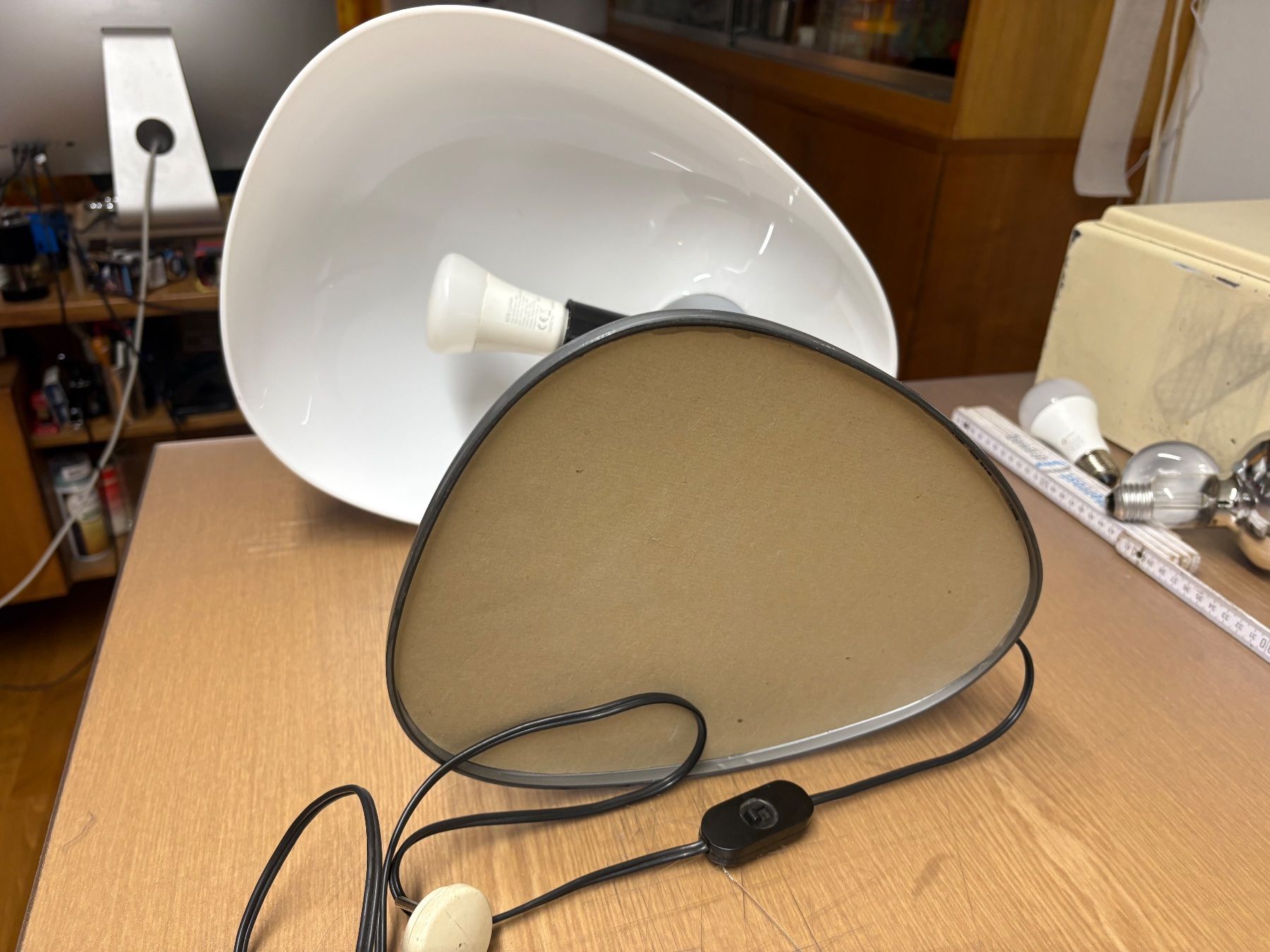Guzzini Lampade: Vintage Pilzlampe/Tischlampe Space Age – Usato da Regensdorf venduto da Nessi1974 5