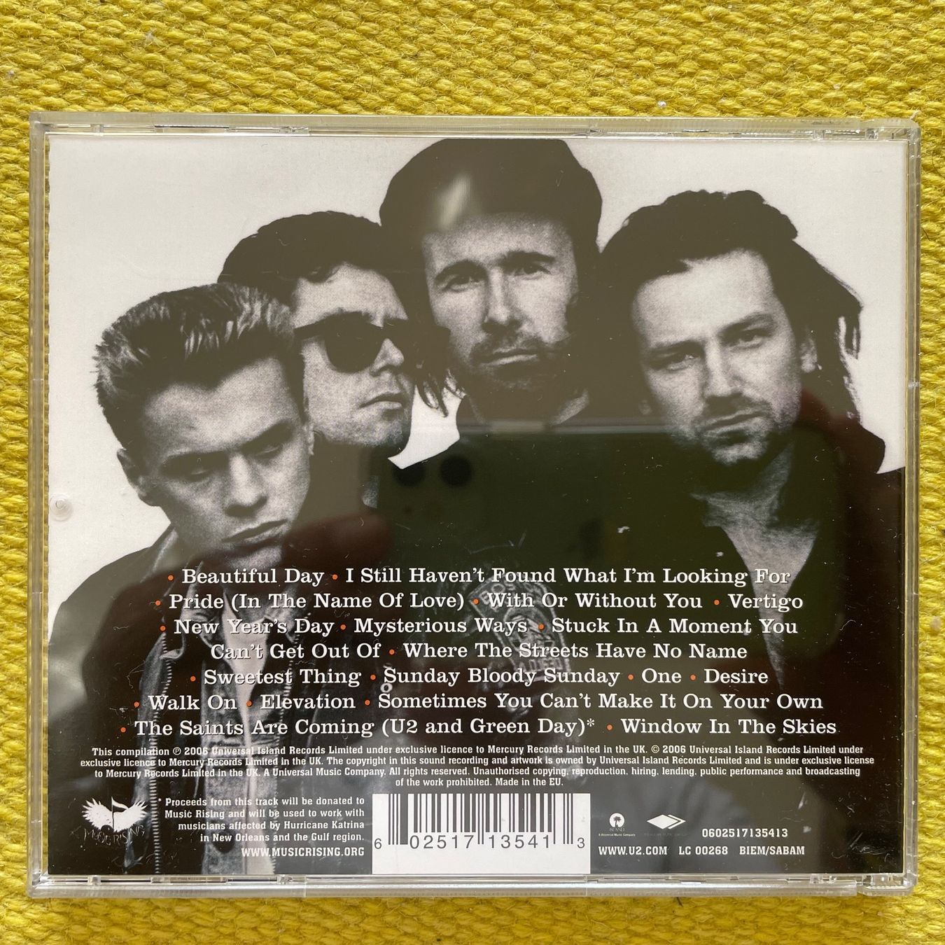 CD: U2-18 SINGLES – Usato da Rorschacherberg venduto da CD-Roli 1